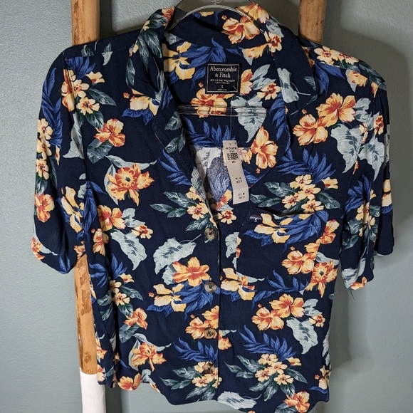 NWT Abercrombie tropical top Small - Picture 1 of 6